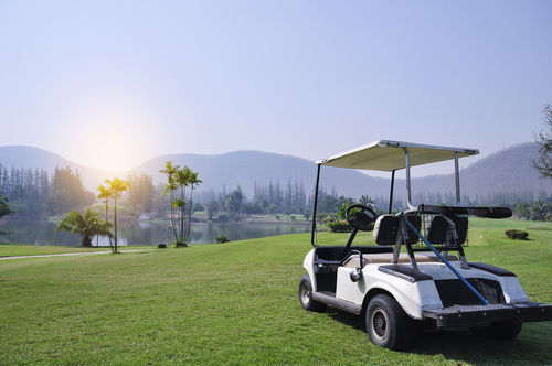 golf-car-on-green-grass