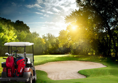 Golf-car-on-the-golf-course